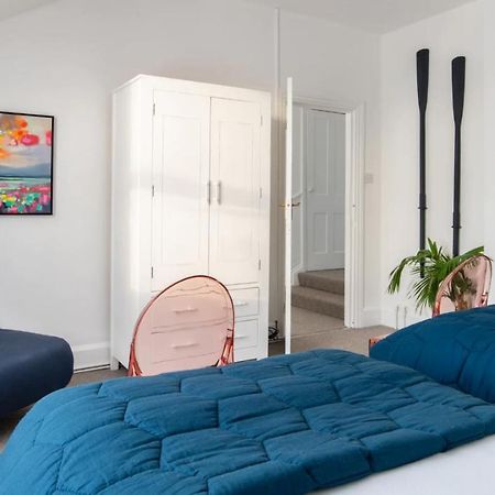 Tranquil Beachfront Beautiful 2-Bed Apartment 迪尔 外观 照片